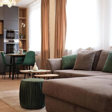 Beautiful And Stylish 2 Bedroom Apartment In The City Center And In The Pedestrian Zone ブラチスラヴァ エクステリア 写真