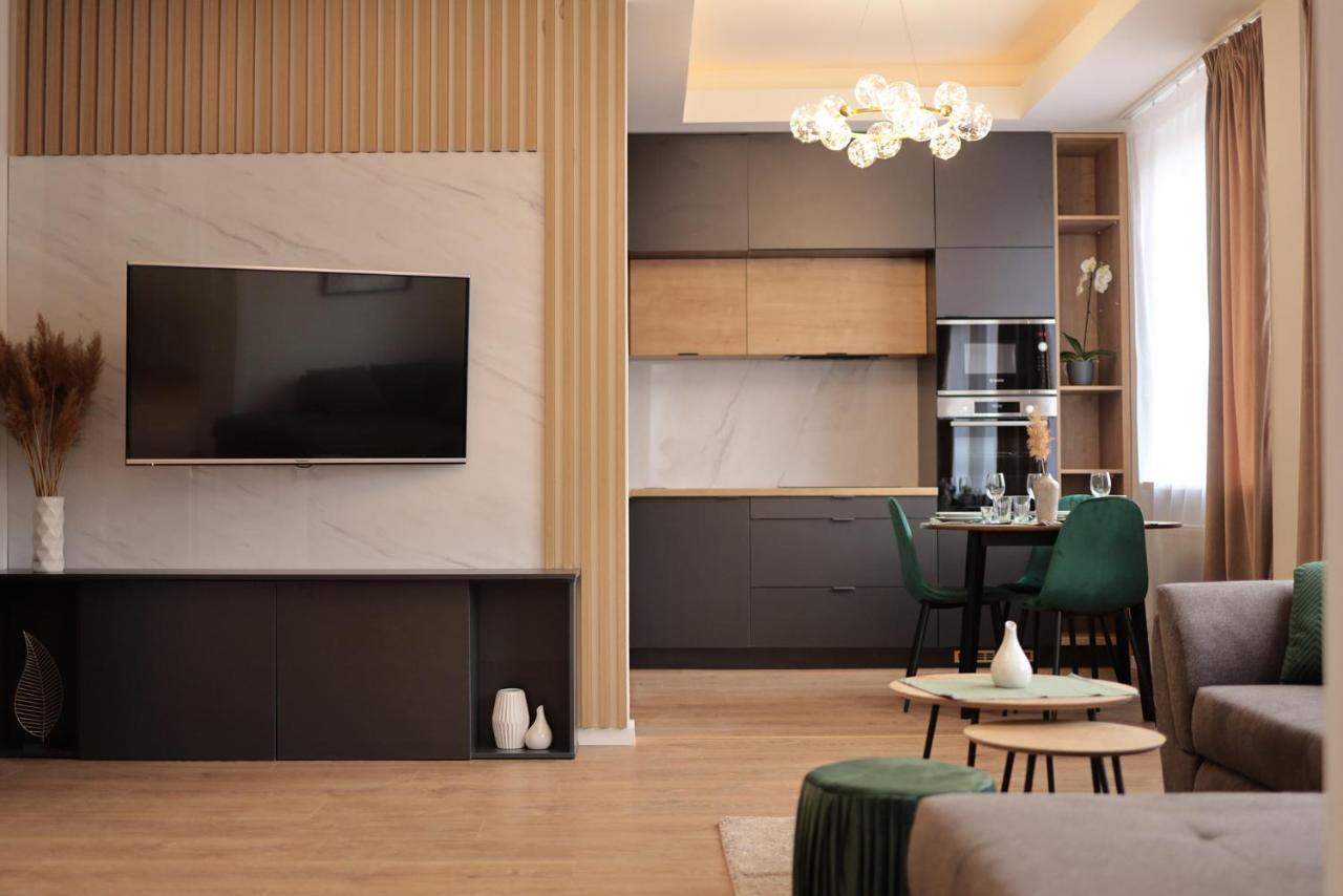 Beautiful And Stylish 2 Bedroom Apartment In The City Center And In The Pedestrian Zone ブラチスラヴァ エクステリア 写真