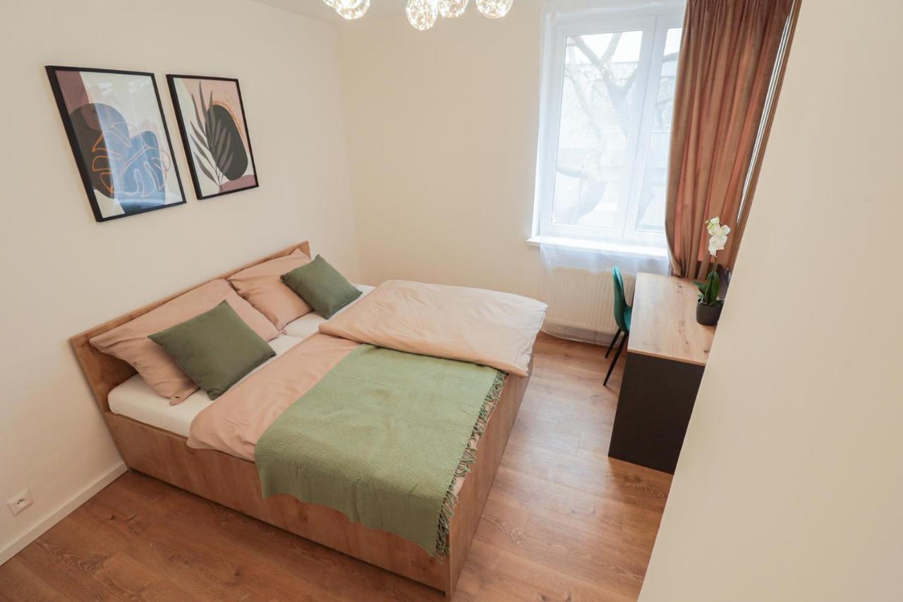Beautiful And Stylish 2 Bedroom Apartment In The City Center And In The Pedestrian Zone ブラチスラヴァ エクステリア 写真