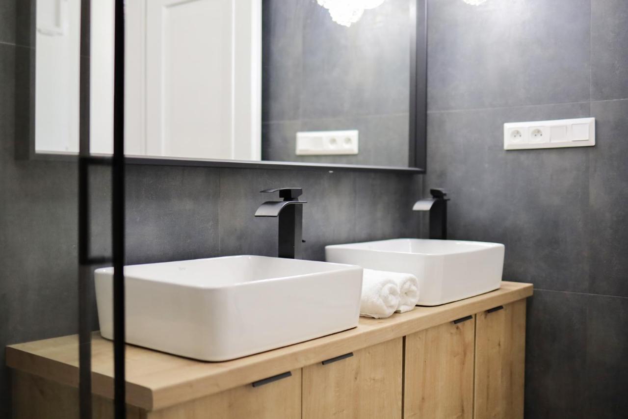 Beautiful And Stylish 2 Bedroom Apartment In The City Center And In The Pedestrian Zone ブラチスラヴァ エクステリア 写真