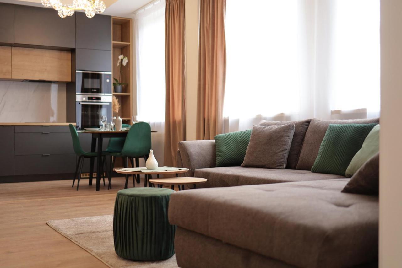 Beautiful And Stylish 2 Bedroom Apartment In The City Center And In The Pedestrian Zone ブラチスラヴァ エクステリア 写真