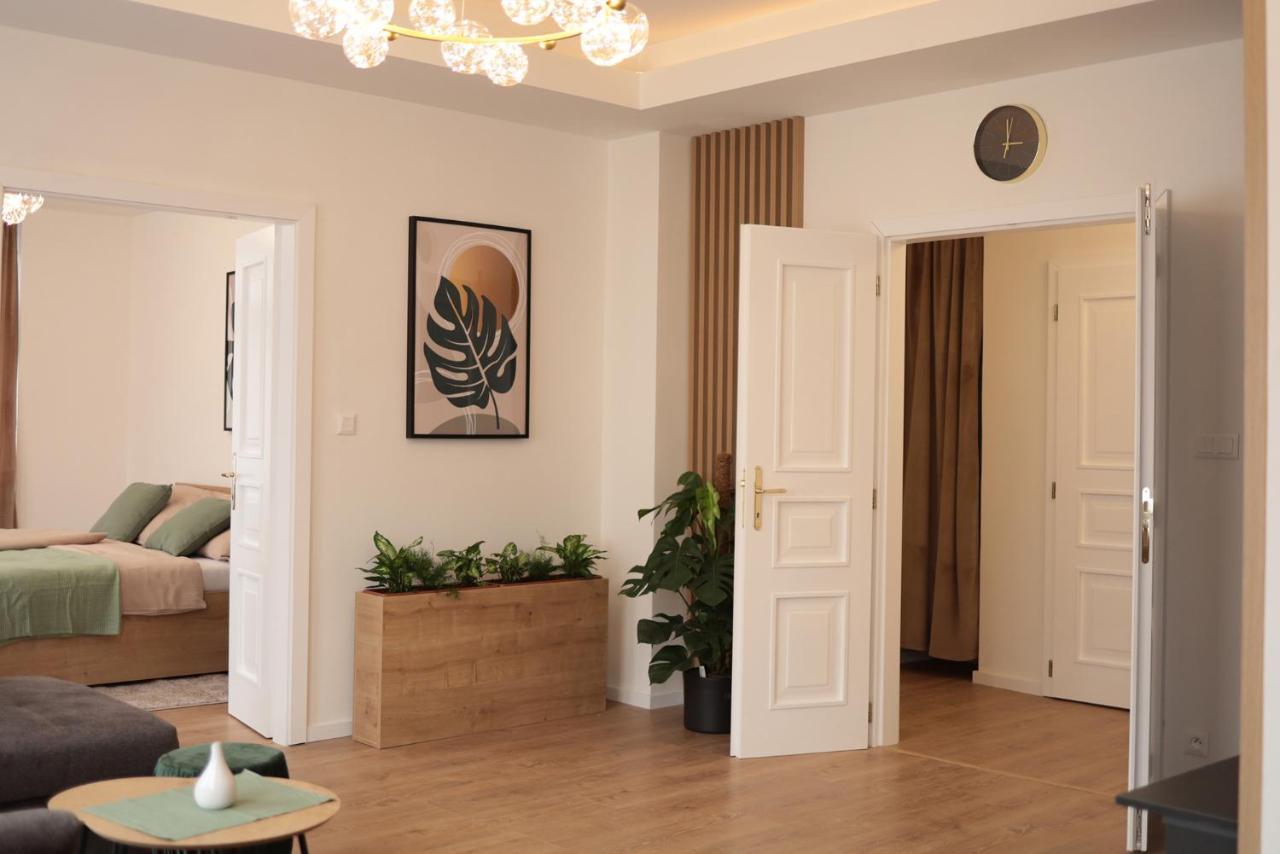Beautiful And Stylish 2 Bedroom Apartment In The City Center And In The Pedestrian Zone ブラチスラヴァ エクステリア 写真
